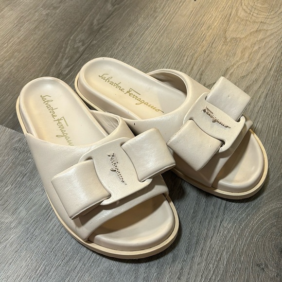 Salvatore Ferragamo Shoes - Salvatore Ferragamo Virgil Womens Leather Embossed Mule Sandals